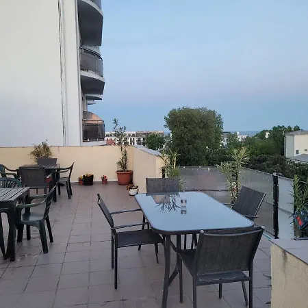 Nord, Plaja Acapulco, Garsoniere Four Studios, Bucatarie Comuna, Baie Proprie, Etaj 4, Fara Lift