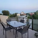 Apartment Nord, Plaja Acapulco-debarcader, Garsoniere Four Studios, Bucatarie Comuna, Baie Proprie, Etaj 4, Fara Lift *
