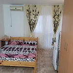 Apartment Nord, Plaja Acapulco-debarcader, Garsoniere Four Studios, Bucatarie Comuna, Baie Proprie, Etaj 4, Fara Lift