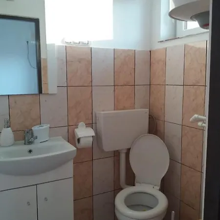 Nord, Plaja Acapulco-debarcader, Garsoniere Four Studios, Bucatarie Comuna, Baie Proprie, Etaj 4, Fara Lift *