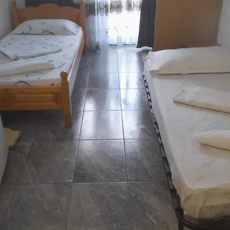 דירה Nord, Plaja Acapulco-debarcader, Garsoniere Four Studios, Bucatarie Comuna, Baie Proprie, Etaj 4, Fara Lift אפורי נורד