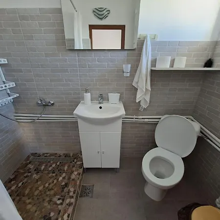 Daire Nord, Plaja Acapulco-debarcader, Garsoniere Four Studios, Bucatarie Comuna, Baie Proprie, Etaj 4, Fara Lift *