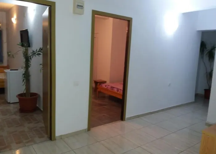 Appartement Nord, Plaja Acapulco-debarcader, Garsoniere Four Studios, Bucatarie Comuna, Baie Proprie, Etaj 4, Fara Lift Eforie Nord