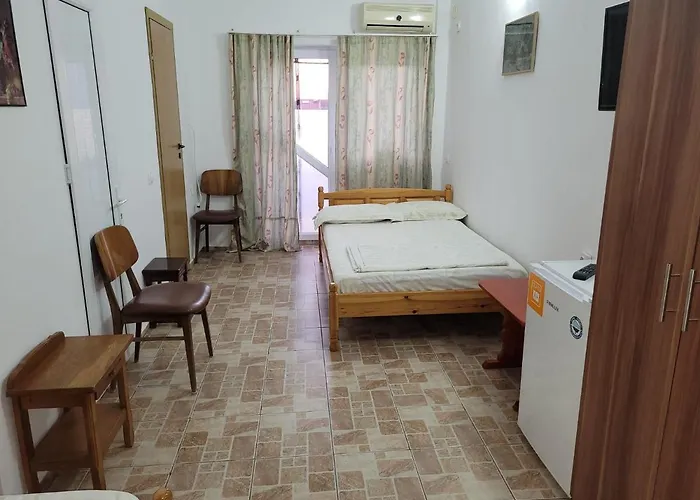 Nord, Plaja Acapulco-debarcader, Garsoniere Four Studios, Bucatarie Comuna, Baie Proprie, Etaj 4, Fara Lift Appartement