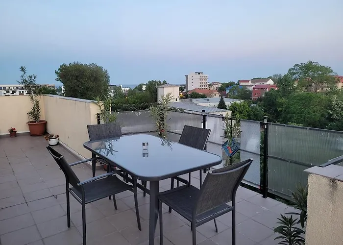 Appartement Nord, Plaja Acapulco-debarcader, Garsoniere Four Studios, Bucatarie Comuna, Baie Proprie, Etaj 4, Fara Lift *