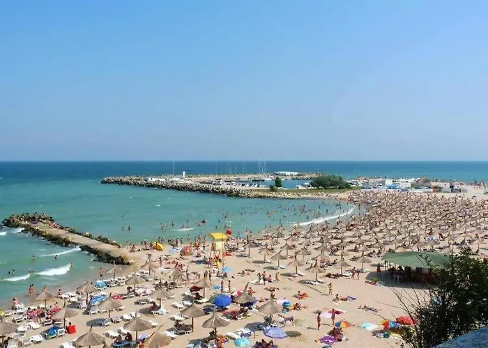 Nord, Plaja Acapulco-debarcader, Garsoniere Four Studios, Bucatarie Comuna, Baie Proprie, Etaj 4, Fara Lift Appartement